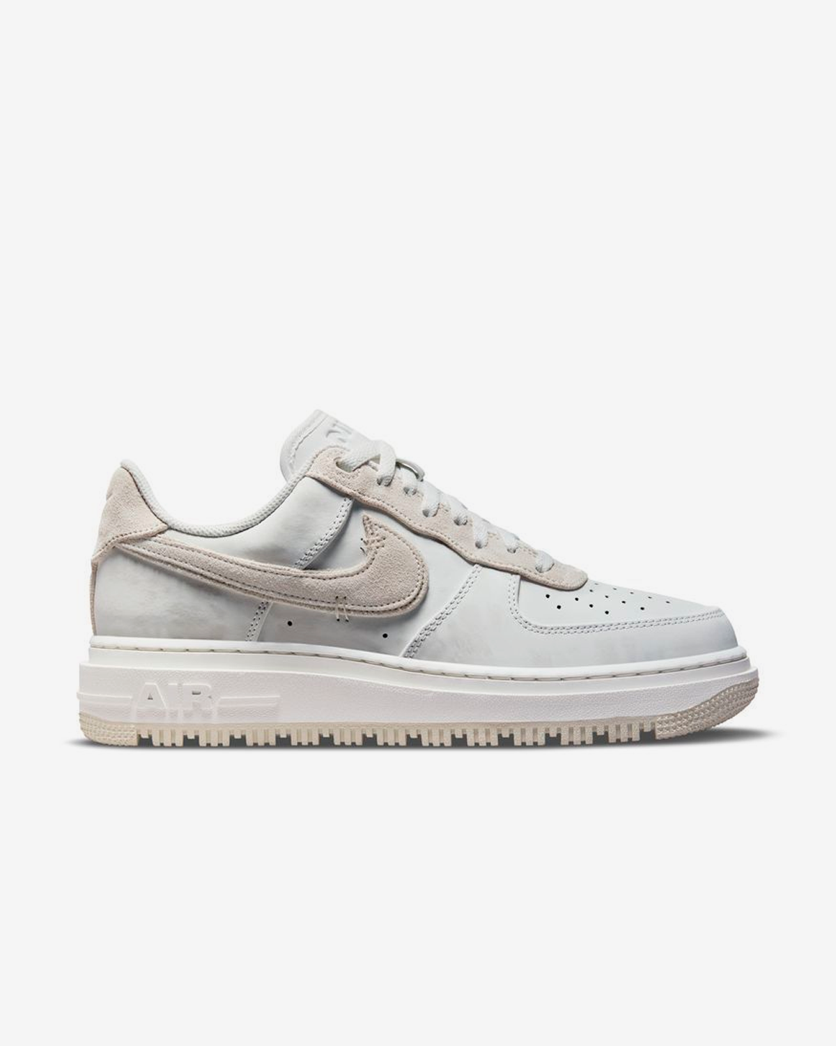 Nike Air Force 1 Luxe